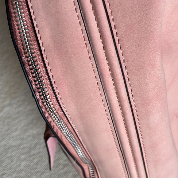 Gap backpack 🎒 great condition! Color pink ! One size - Picture 11 of 16